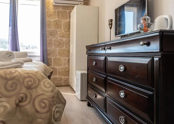 Queen Mary Luxury Rooms Split